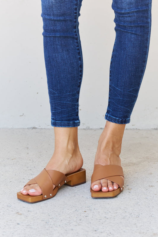 Jenkin Sandals in Brown