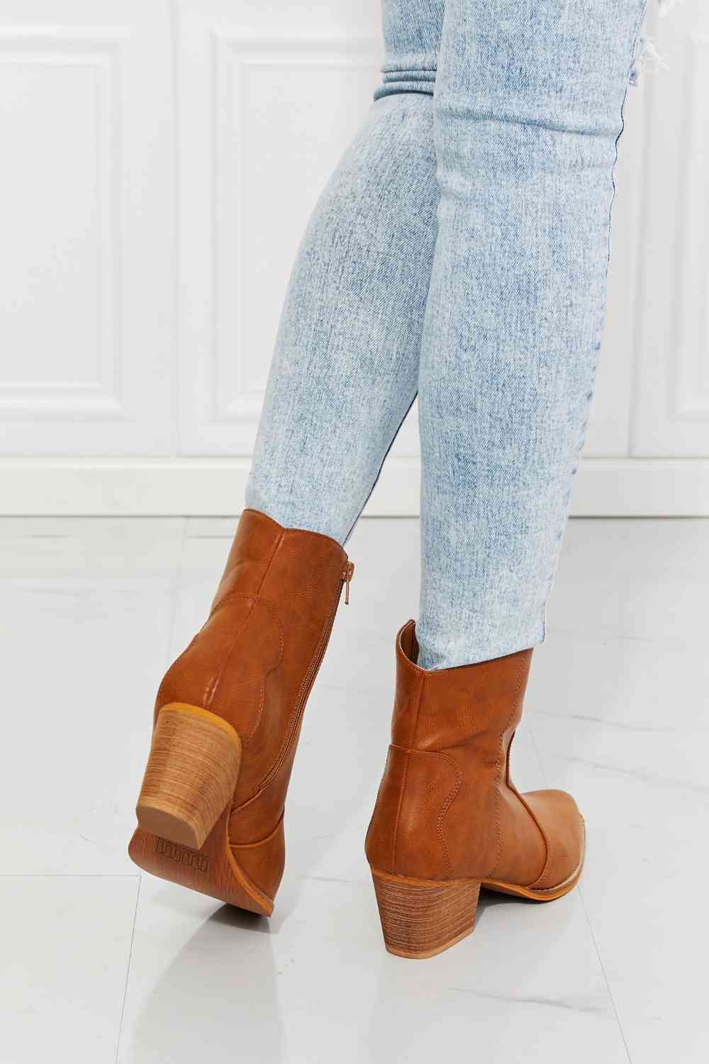 Amarillo Ankle Boots in Ochre