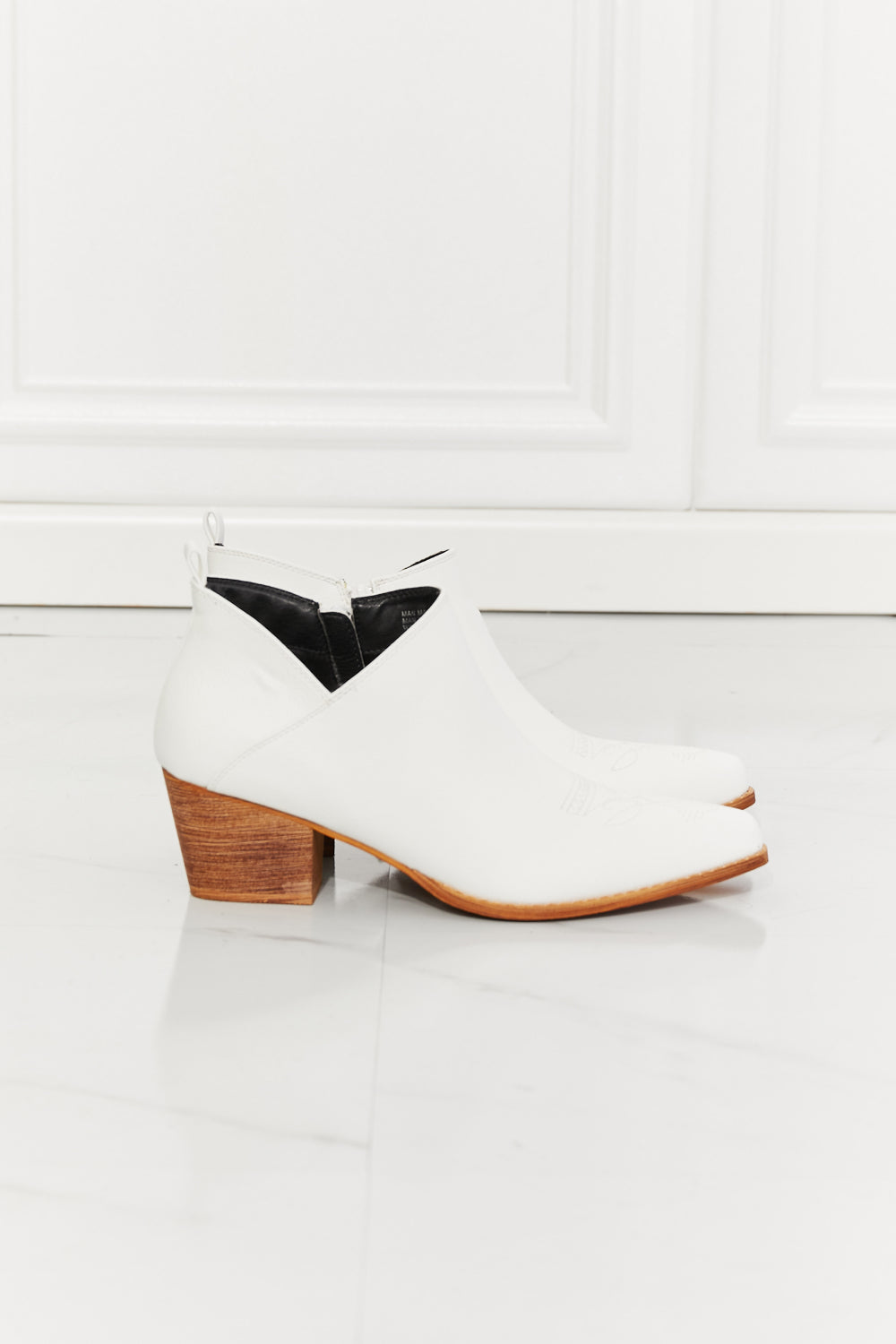 Lubbock Crossover Cowboy Bootie in White